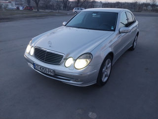 Mercedes E-Class foto 1