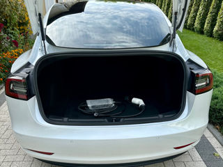 Tesla Model 3 foto 4