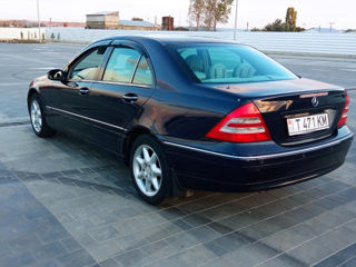 Mercedes C-Class foto 7