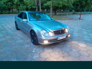 Mercedes E-Class foto 2