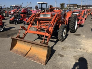 Tractor kubota cu incarcator frontal foto 2