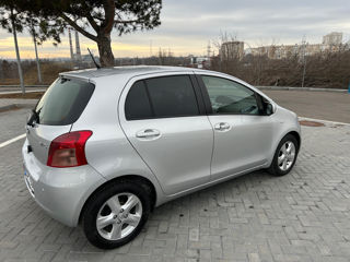 Toyota Yaris foto 2