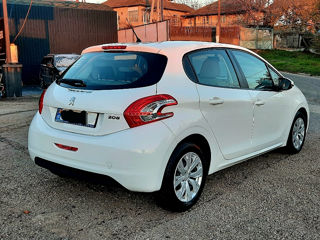 Peugeot 208 foto 4