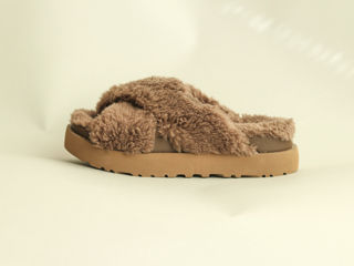 Papuci UGG Fuzz Sugar Cross Slide Slippers.Тапочки UGG Fuzz Sugar Cross Slide Slippers. foto 1