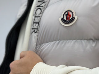 Новые жилетки moncler