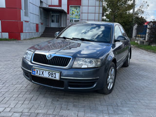 Skoda Superb foto 2