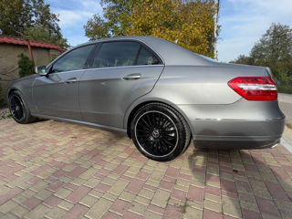 Mercedes E-Class foto 1