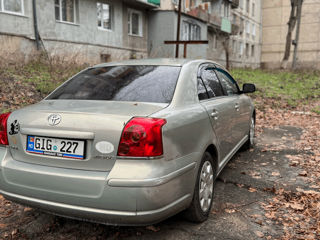 Toyota Avensis foto 4