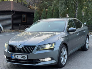 Skoda Superb foto 1