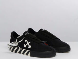 Off-White vulcanized low-top sneakers