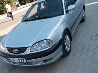 Toyota Avensis foto 2