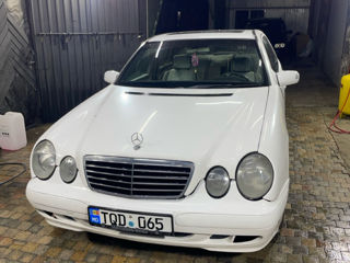 Mercedes E-Class foto 1