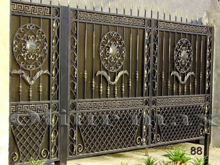 Porți, garduri, balustrade, copertine, gratii, uși metalice și alte confecții din fier forjat. foto 5