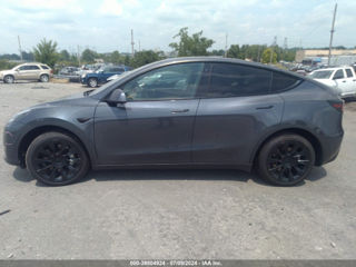 Tesla Model Y foto 2