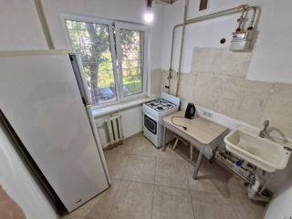 Apartament cu 2 camere, 50 m², Botanica, Chișinău foto 2