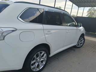 Mitsubishi Outlander foto 2