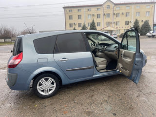 Renault Grand Scenic foto 2