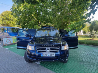 Volkswagen Touareg foto 1