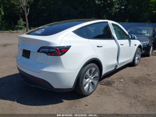 Tesla Model Y foto 2