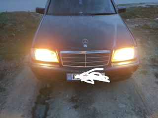 Mercedes C-Class foto 2