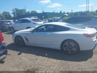 BMW 8 Series foto 4