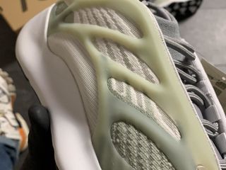Adidas Yeezy Boost 700 V3 White & Grey Unisex foto 9