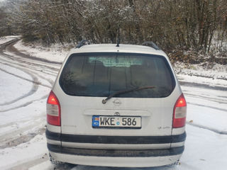 Opel Zafira foto 2