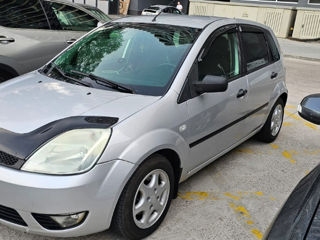 Ford Fiesta foto 2