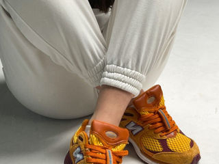 New Balance 2002R Orange Unisex foto 8