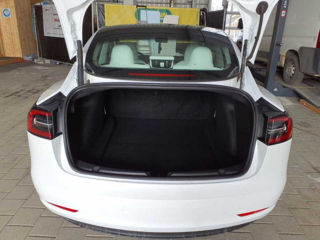 Tesla Model 3 foto 11