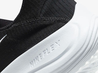 Nike Flex Experience Run 11 in Black/White foto 8