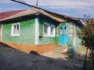 Продаётся участок с домом в Cricova.