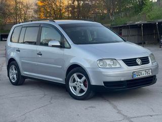 Volkswagen Touran foto 1