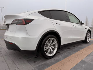 Tesla Model Y foto 4