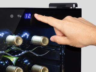 Vitrină de vinuri compact și eficent foto 3