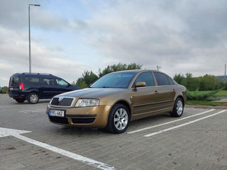 Skoda Superb foto 1