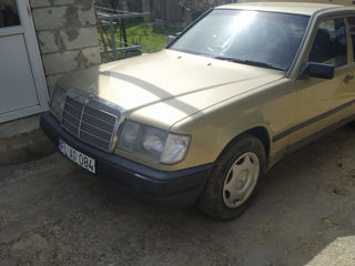 Mercedes Series (W123) foto 2