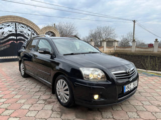 Toyota Avensis foto 2