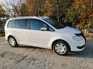 Volkswagen Touran foto 3