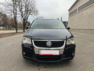 Volkswagen Touran foto 2