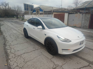 Tesla Model Y foto 2