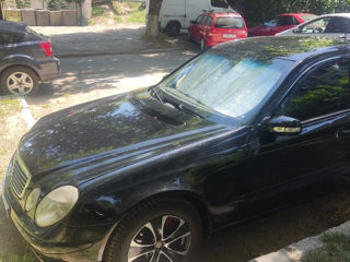 Mercedes E-Class foto 1