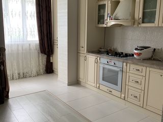 3-х комнатная квартира, 74 м², Центр, Яловены