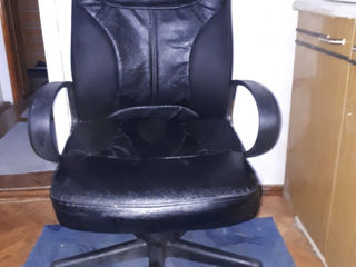 Стул-кресло для удобной работы и отдыха из натуральной кожи!!!