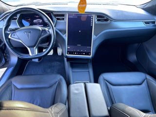 Tesla Model S foto 2