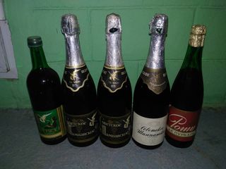 Коллекционное шампанское 1973.Коллекционерам  СССР  Все оригинальное куплено в советское время .