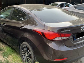 Hyundai Elantra foto 3