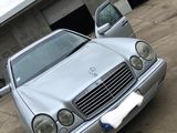 Mercedes E Class foto 10