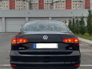 Volkswagen Jetta foto 2