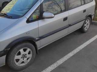 Opel Zafira foto 2